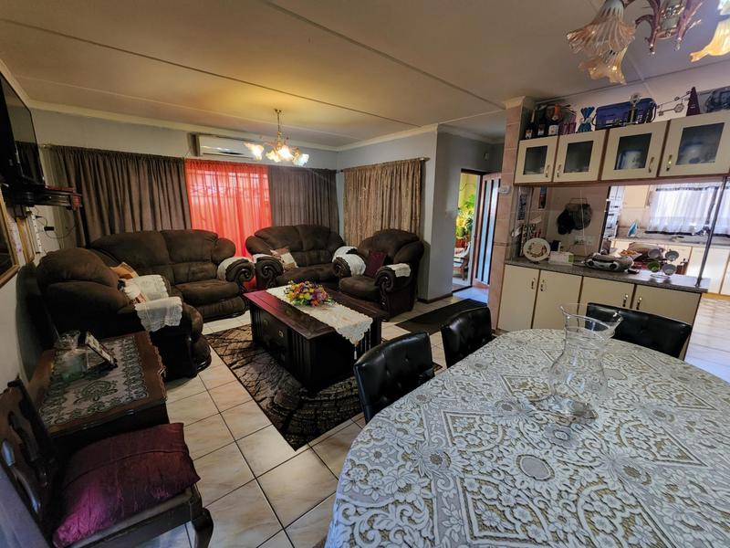 3 Bedroom Property for Sale in Newclair Western Cape